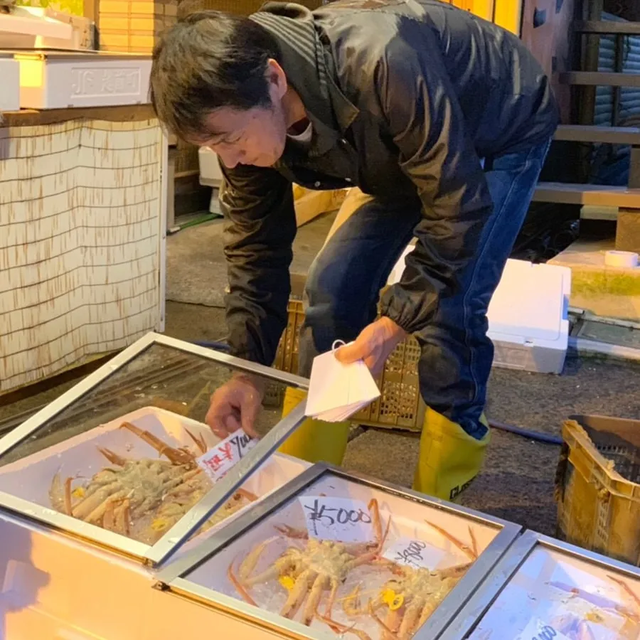 Owner inspecting crab